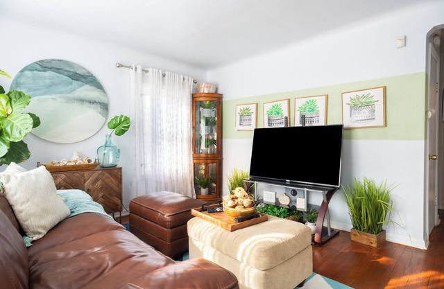Charming 2-bedroom house in cool Detroit in the eara of 8 livernois