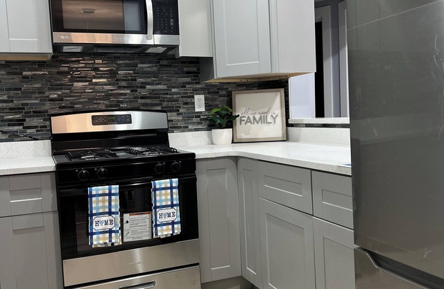 Charming 2-bedroom house in amazing Detroit with WiFi