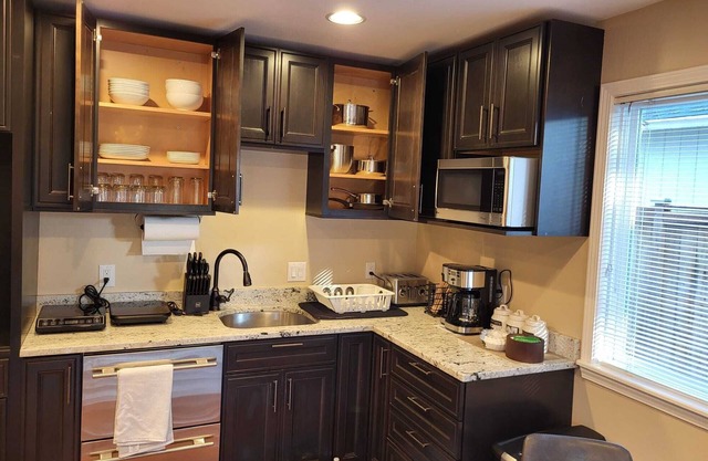 Charming 2-bedroom house in Kent with AC and WiFi