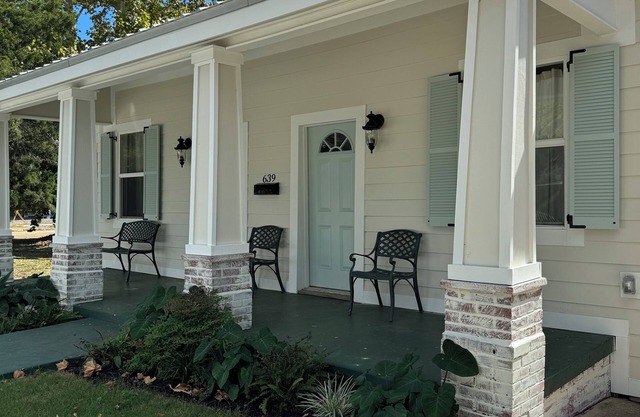 Charming 2-bedroom house in Biloxi with AC, WiFi. Enjoy your stay