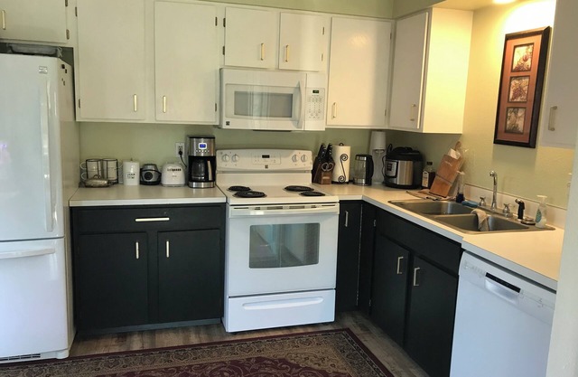 Charming 2-bedroom house with AC and WiFi in delightful Selah