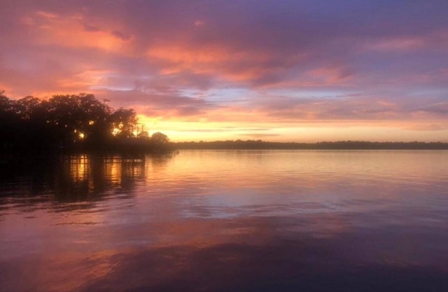 Charming 2-bedroom Lakehouse on Lake Murvaul with WiFi, AC
