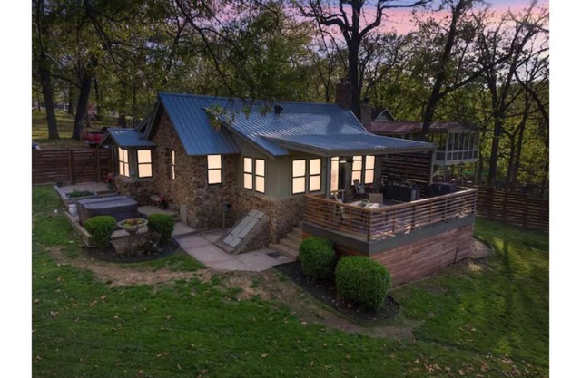 Charming 2-Bedroom Luxury Cottage w/Private Boat Slips on Grand Lake, Afton, OK