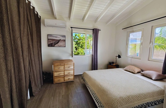 Charming 2-bedroom apartment with WiFi, AC in awesome Saint-Martin