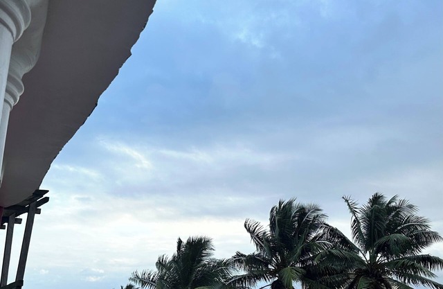 Charming 2-bedroom Ocean View Apartment with Wi-Fi, AC and Generator in Monrovia