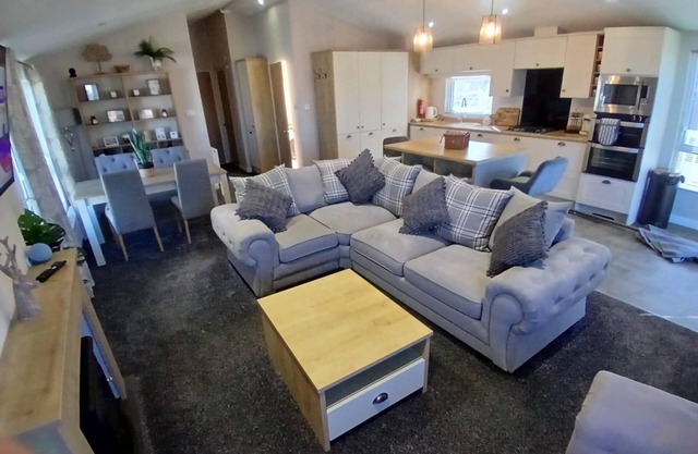 Charming 2-bedroom, pet friendly lodge in Skegness
