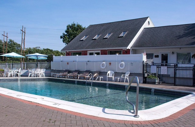 Charming 2-bedroom resort with AC, WiFi in tranquil Falmouth