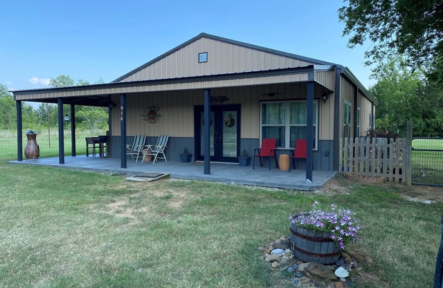 Charming 2-bedroom rural home outside of the city of Pryor Creek