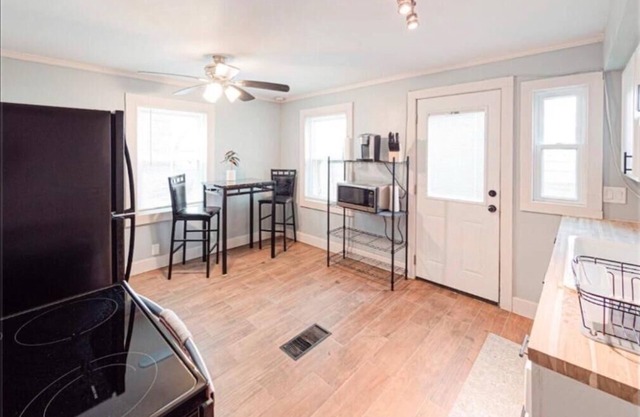 Charming 2-bedroom townhome with fenced backyard in fabulous Evansville.