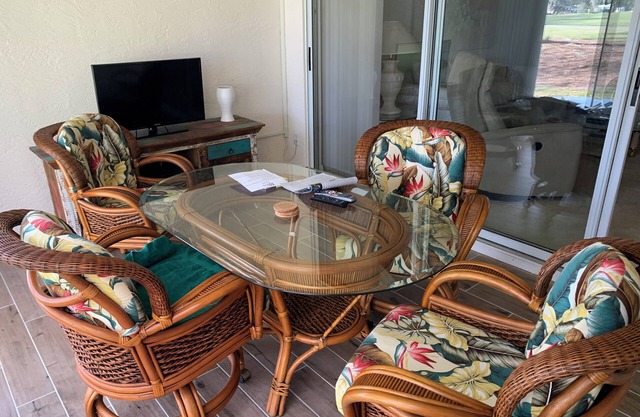 Charming 2-bedroom townhome on 18th Hole with WiFi, AC in Bradenton