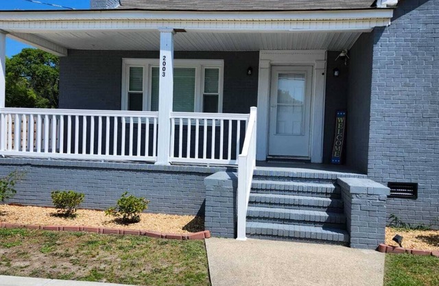 Charming 2-bedroom house in Fayetteville with AC, WiFi