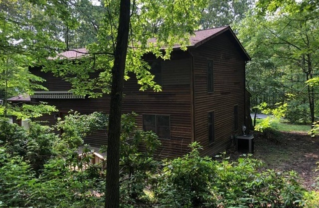 Charming 2-bedroom B&B in Honey Brook with WiFi, fitness room