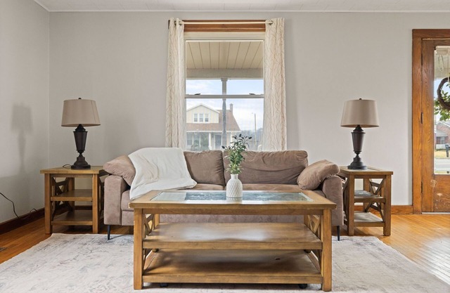 Charming 2-bedroom house in peaceful Hughesville with WiFi, AC