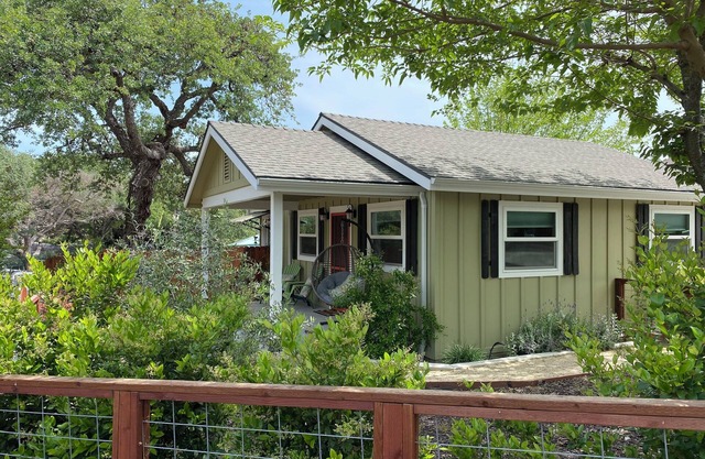 Charming 2-bedroom bungalow perfect work from home set up