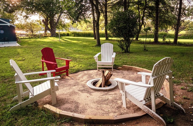 Charming 2-bedroom cottage with WiFi, AC in Spring Lake