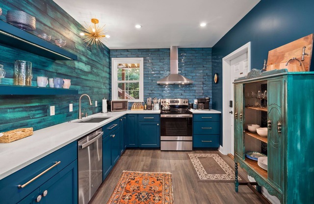 Charming 2-bedroom cottage within walking distance of Downtown Summerville!