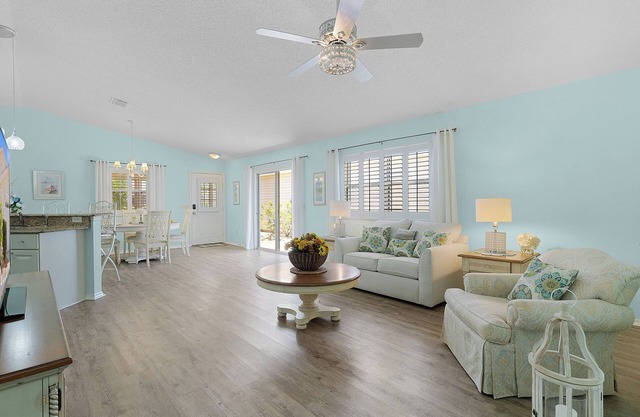 Charming 2-bedroom villa with AC/WiFi in Florida's friendliest town The Villages