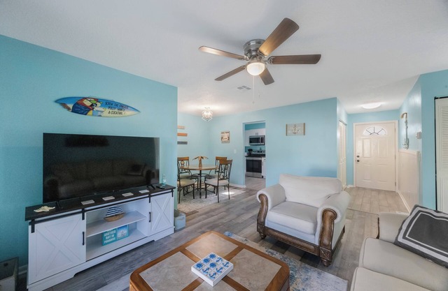 Charming 2-bedroom villa in Seminole with pool, WiFi and AC