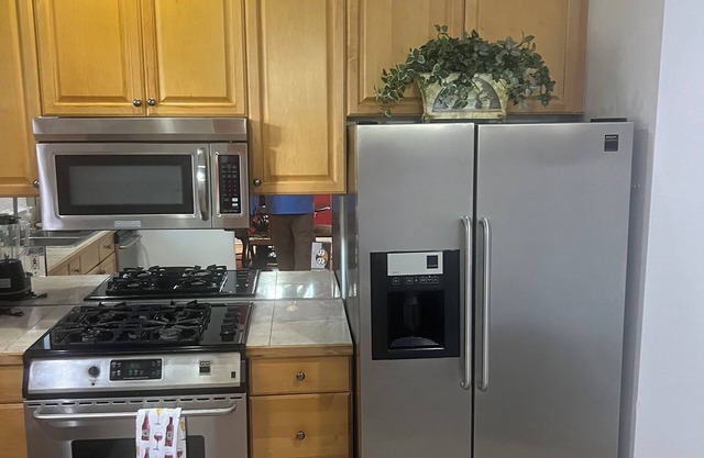 Charming 2-bedroom villa with WiFi, AC in peaceful Tampa
