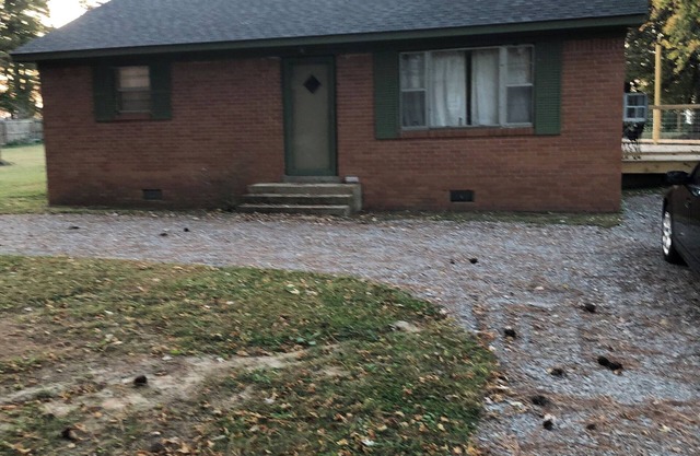 Charming 2-bedroom waterfront cottage on Reelfoot Lake in Samburg, TN