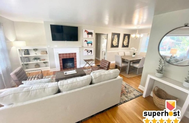 Charming 2 BR 1 BA with outdoor patio and grill close to downtown