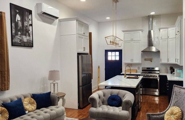 Charming 2-BR, 2-bath cottage w/ AC, Heat, WiFi and 5 min from French Quarter.