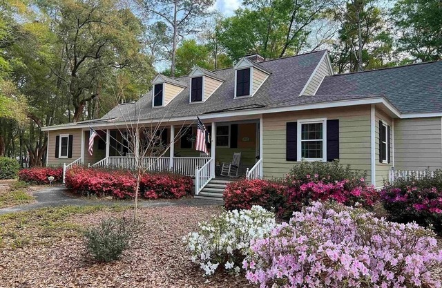 Charming 2 BR cottage, set in Live Oak Grove in Gated WPC, Murrells Inlet, Pets