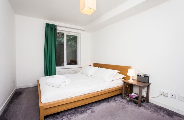 Charming Peaceful 2-BED with Parking and Garden