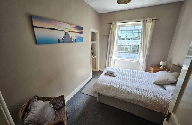 Charming 2BD Flat, 10 Minutes to Edinburgh Castle