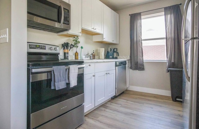 Charming 2bedroom house in delightful SLC with WiFi close to downtown and aiport
