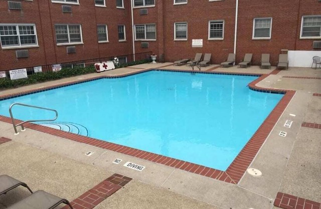 Mitten | Heritage Hill | Classique 2 BR