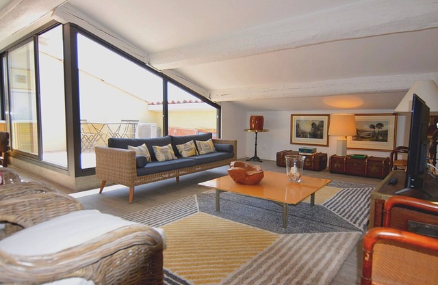 Charmant Appartement Climatisé avec Terrasse, 2 Chambres, au Cœur de Mèze, près de l’Étang de Thau