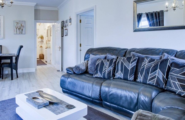 Charming 2BR Flat in the Heart of Waltham Abbey