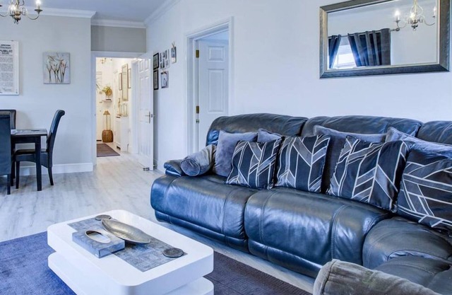 Charming 2BR Flat in the Heart of Waltham Abbey