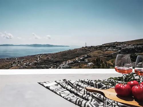 CHARMING 2BR Hilltop Serenity Suite, Lively Greek Village