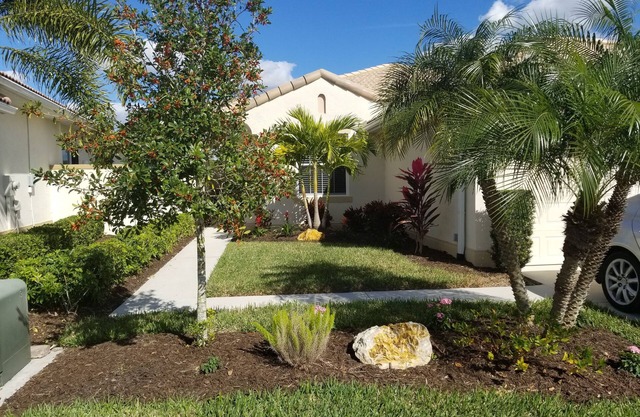Charming 2BR house & garage in the Venetian Golf & River Club in North Venice FL