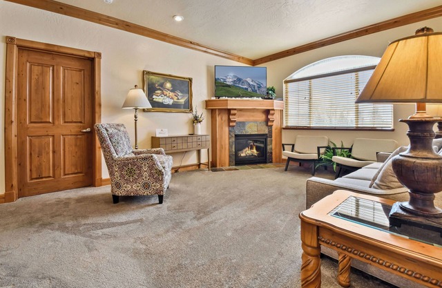 Charming 2BR Midway Villa~Pool, Tubing, Skiing, Golfing Villa 2057-2