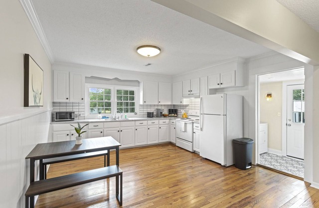 Charming 2BR Near Downtown Greer, Fenced Yard