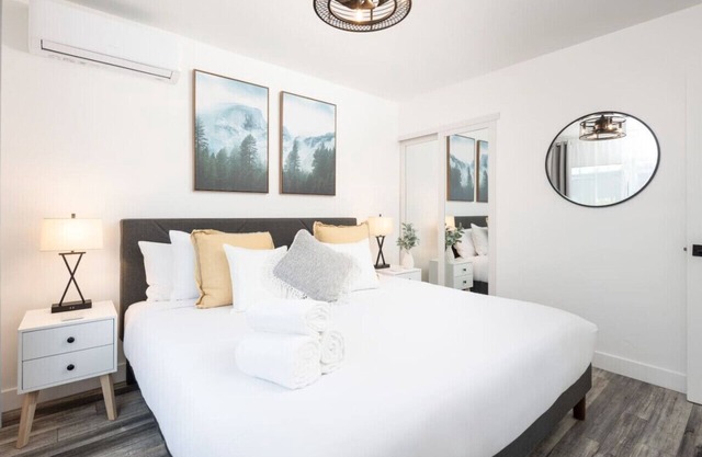 Charming 2BR Oasis w/ Fire Pit & BBQ, Downtown SD