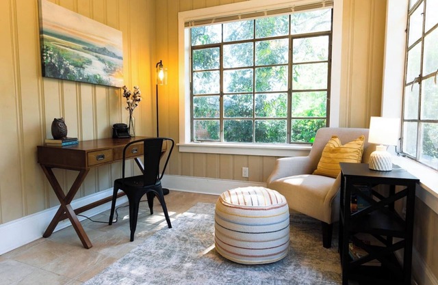 Charming 2BR Pet-Friendly Cottage | Near Capitol
