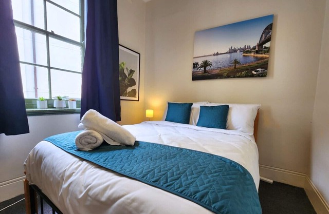 Charming 2BR Unit | The Rocks | Free Wifi &Linens