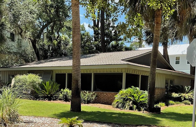 Charming 3-bedroom cottage in South Forest Beach in Hilton Head Island