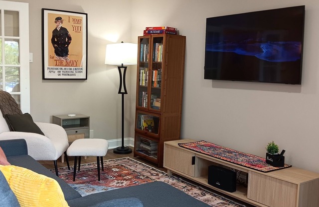 a charming 2-bed apartment with AC, WiFi, and near Washington DC
