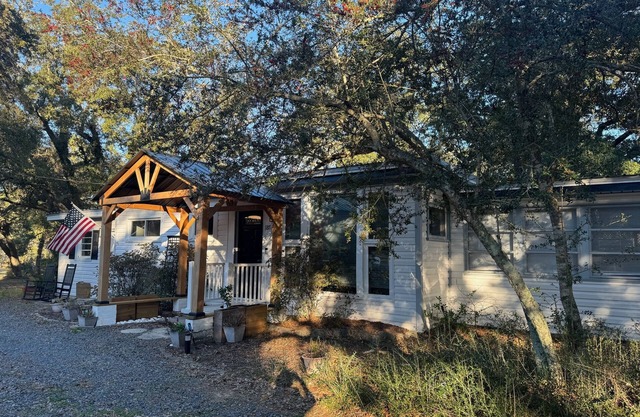 Charming 3 bed cottage on Saucepan Creek near Ocean Isle beaches!!