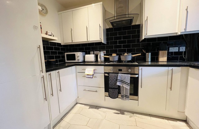 Charming 3-Bed House in Levenshulme, Manchester
