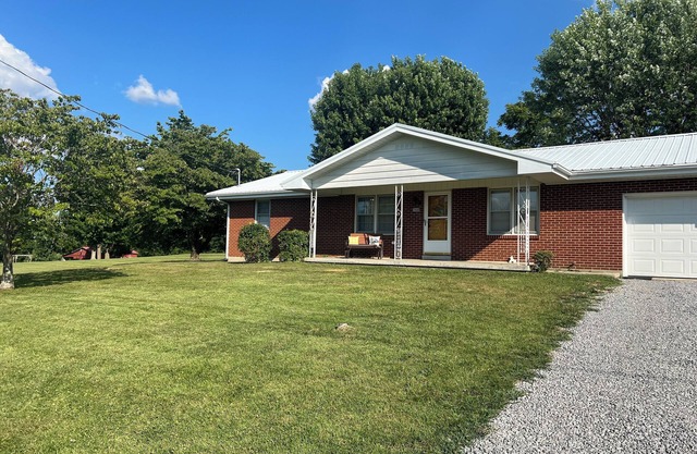 Charming 3-bedroom country house just minutes from Green River Lake.