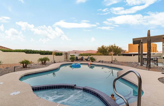 Charming 3-bedroom villa in E Scottsdale with htd pool/spa & mountain views