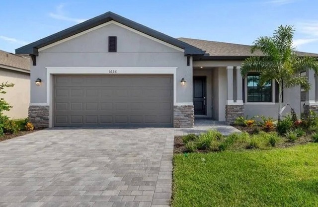 Charming 3-bedroom 3 bth house with fitness room and pool Biscayne Landing