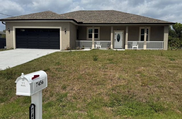Charming 3-bedroom house with WiFi and AC in Englewood build in 2025