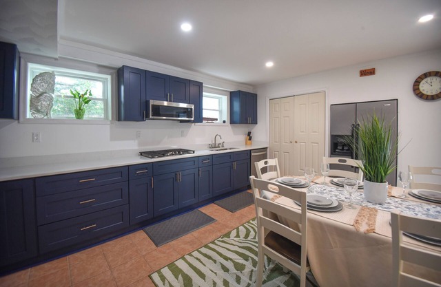 Charming 3-bedroom with Luxury Bathroom and Designated Office Space